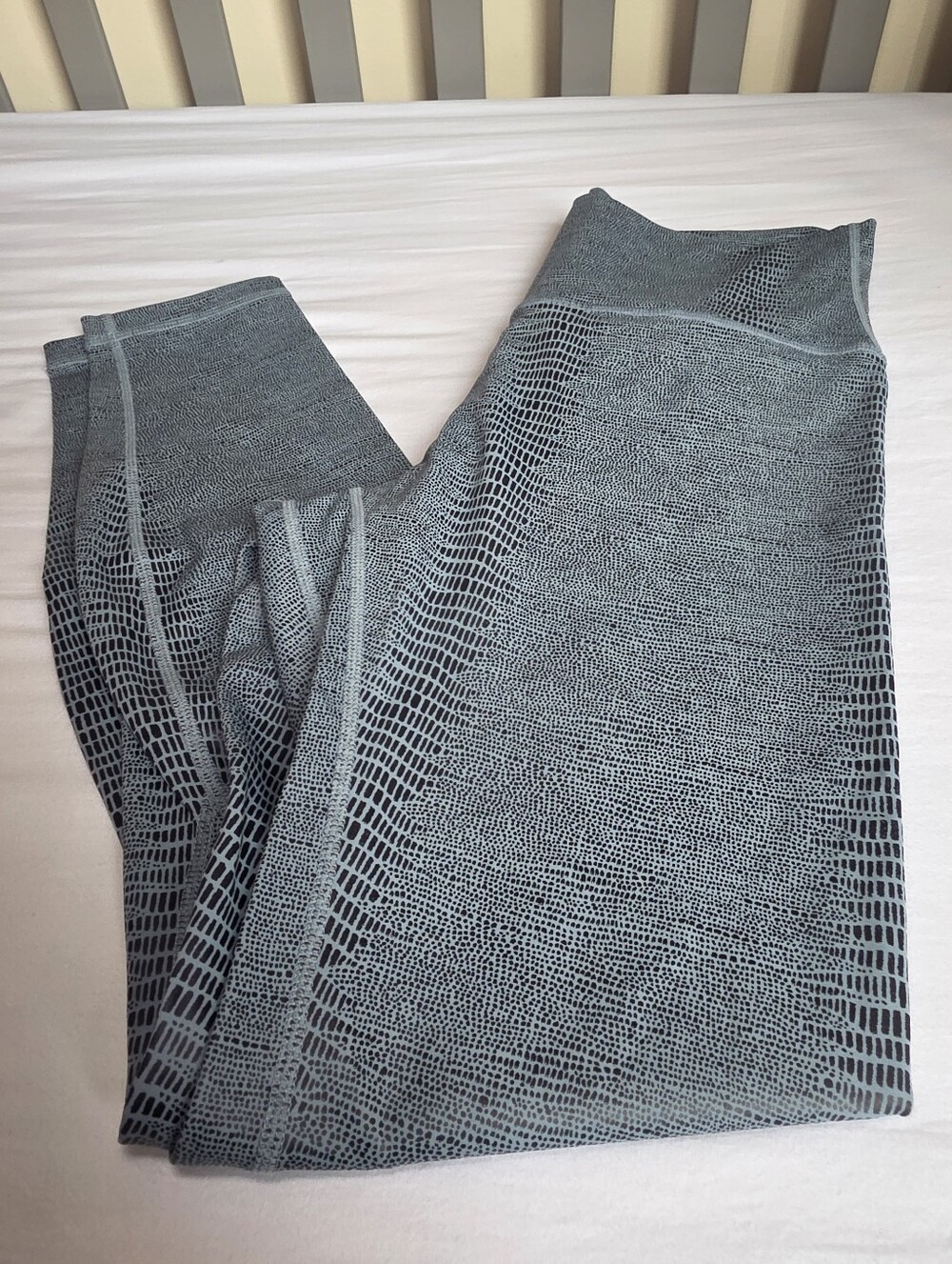 Zyia Active Blue Snakeskin High Rise Yoga Legging Pants Womens Size Small 6-8